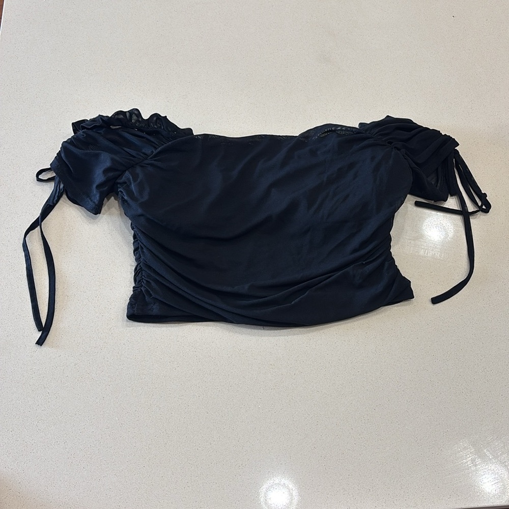 Hooked In Ruched Crop Top - Picture 3 of 6